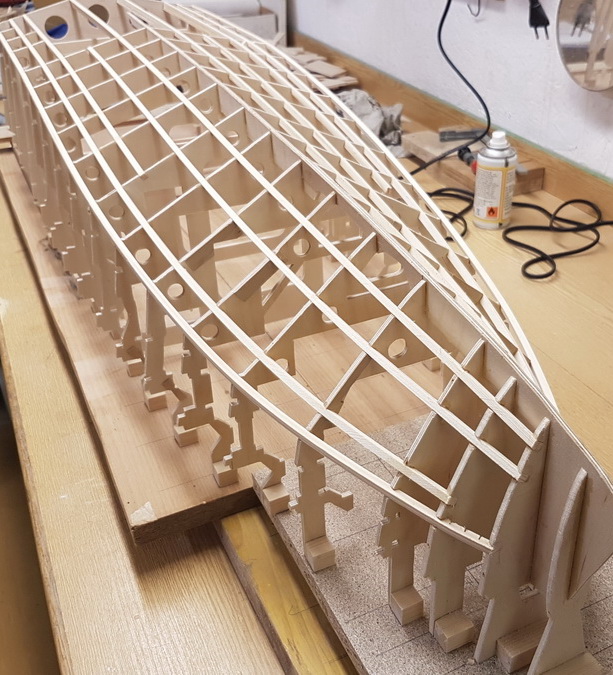 Schiffsrumpf in klassischer Spantenbauweise