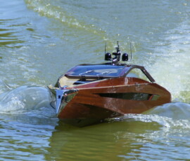 Hedonist Hardtop - Mahagoni Superyacht Hedonist Hardtop - Mahagoni Superyacht